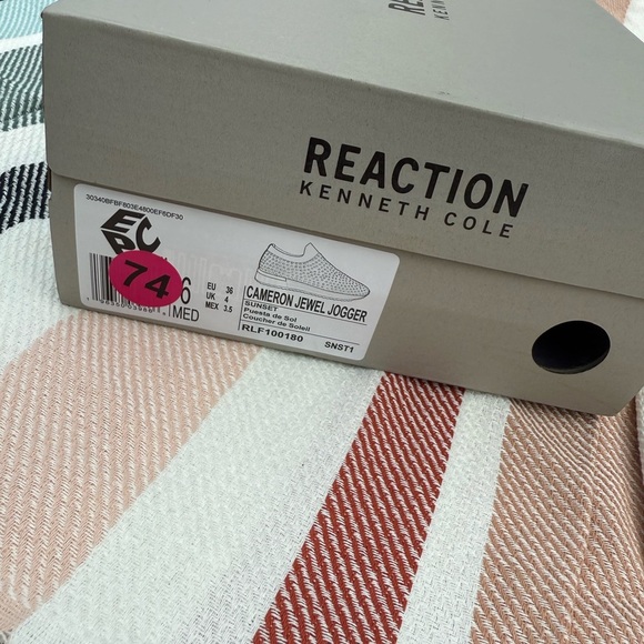 Kenneth Cole Reaction | Cameron Jewel Sneaker | Coral Rhinestone | NWT | 6 & 7 - Picture 9 of 9
